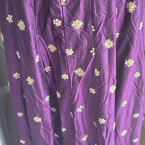 Hindu  suit skirt and blouse - Picture 3 of 10